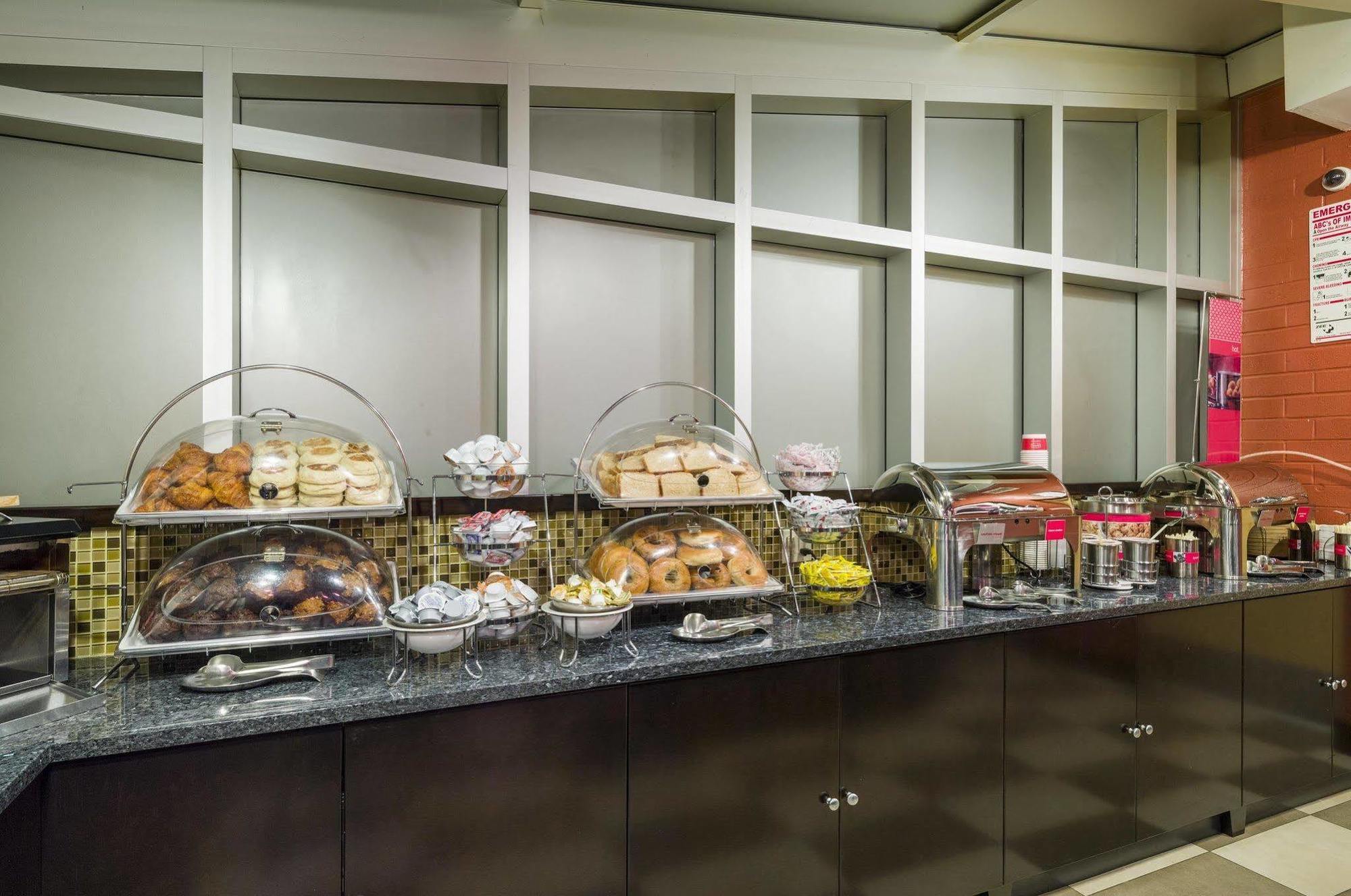 Hampton Inn Manhattan - Times Square South Νέα Υόρκη Εξωτερικό φωτογραφία